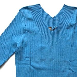 NWT Blue Stretchy 3/4 Sleeve Ribbed V Neck Sweater